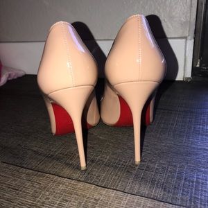 Christian Loubiton Kate shoes in gloss nude